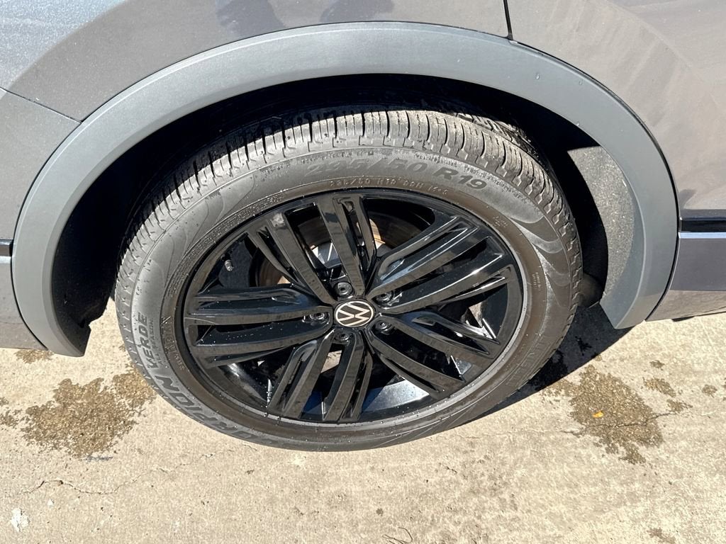 2022 Volkswagen Tiguan SE R-Line Black