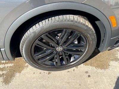 2022 Volkswagen Tiguan SE R-Line Black