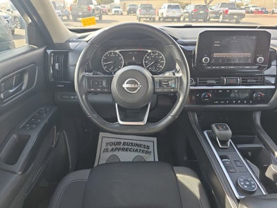 2024 Nissan Pathfinder SV