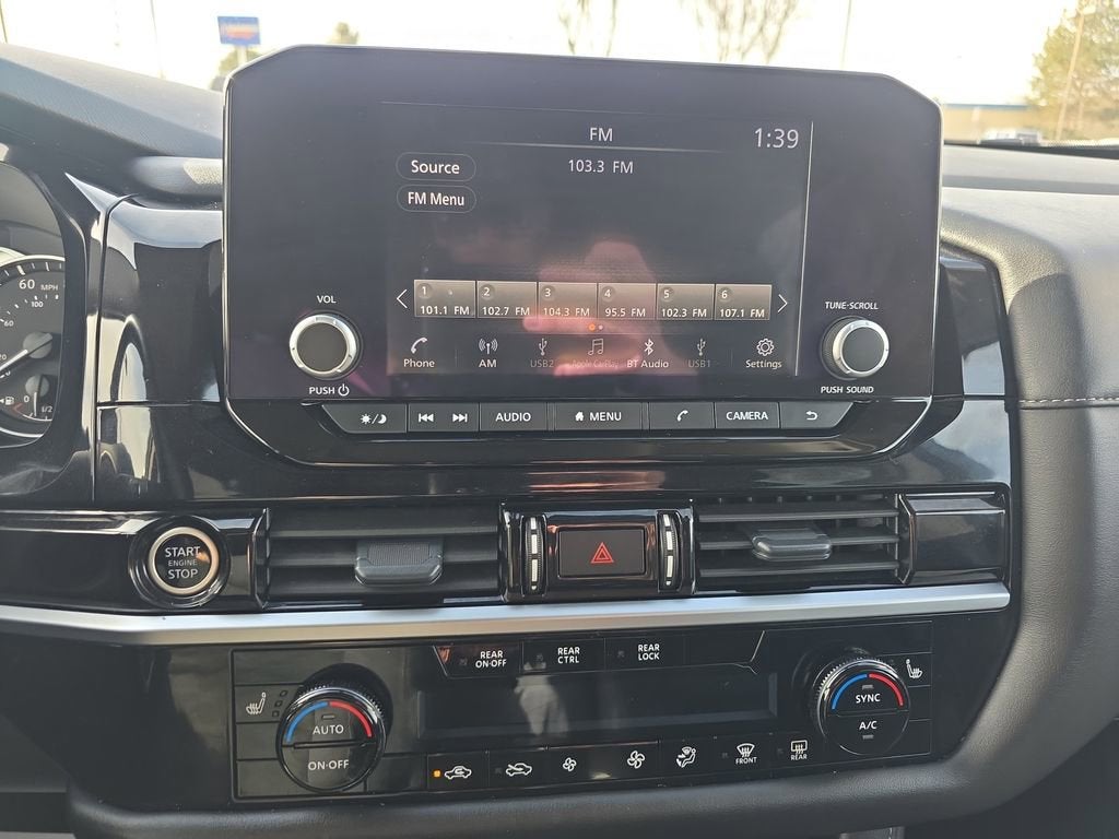 2024 Nissan Pathfinder SV