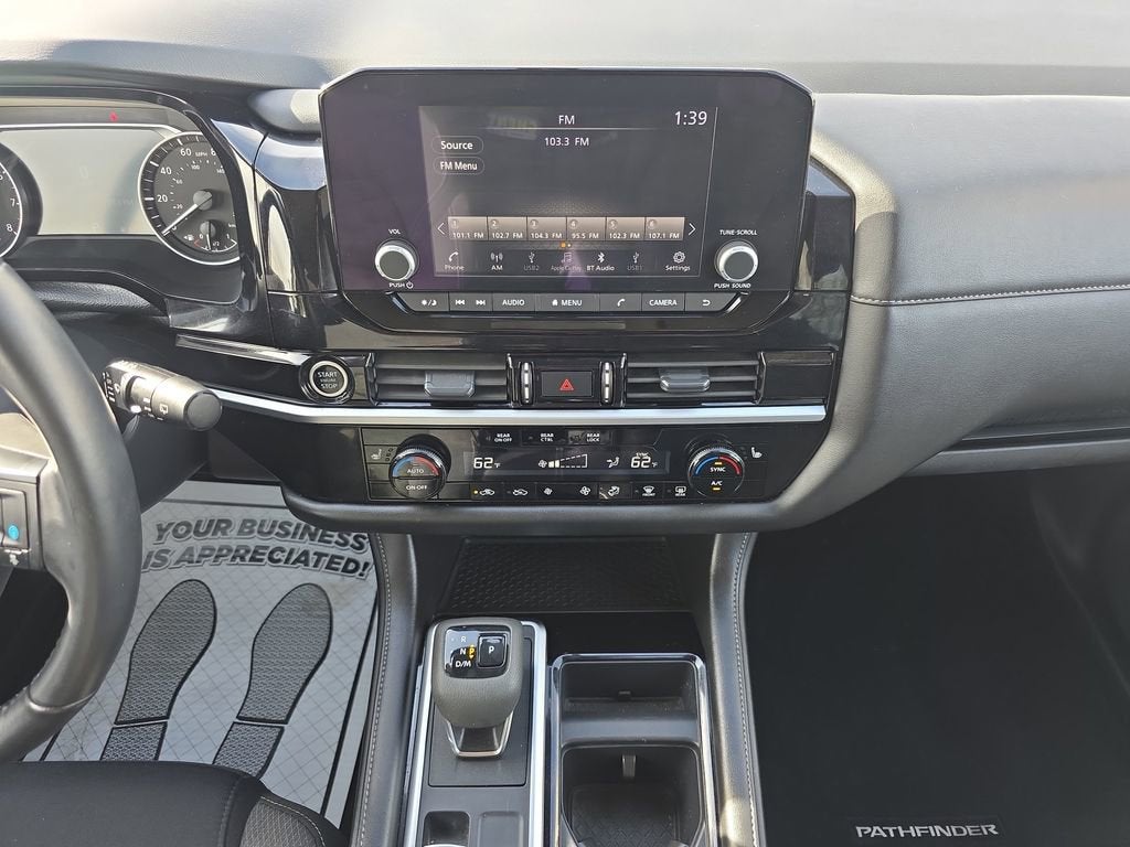 2024 Nissan Pathfinder SV