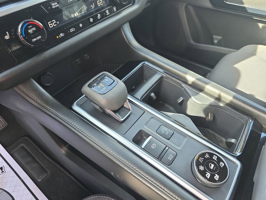 2024 Nissan Pathfinder SV