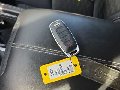 2024 Nissan Pathfinder SV